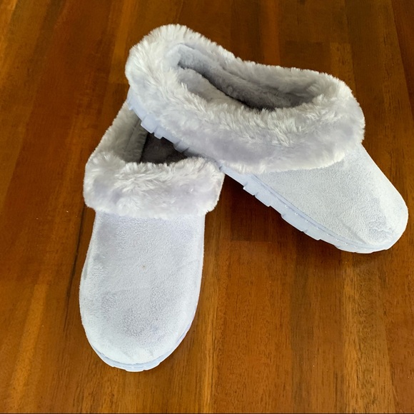 NWOT Ladies Slippers - Picture 1 of 6